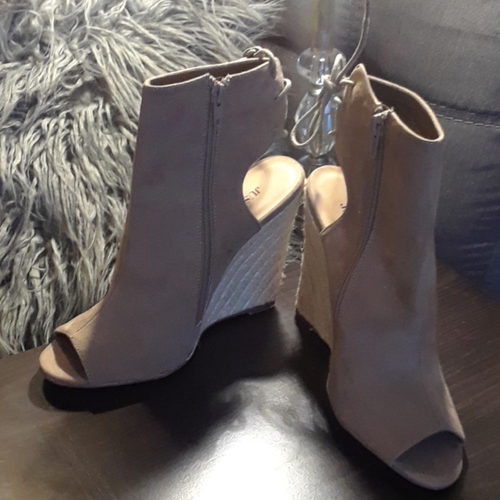 Women's shoes
